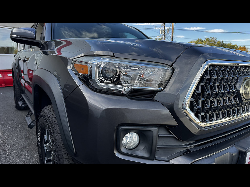 Certified 2019 Toyota Tacoma TRD Off-Road AWD/4WD image 13