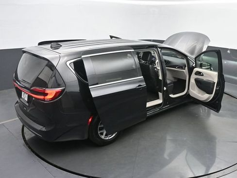 Used 2023 Chrysler Pacifica Touring-L FWD image 63
