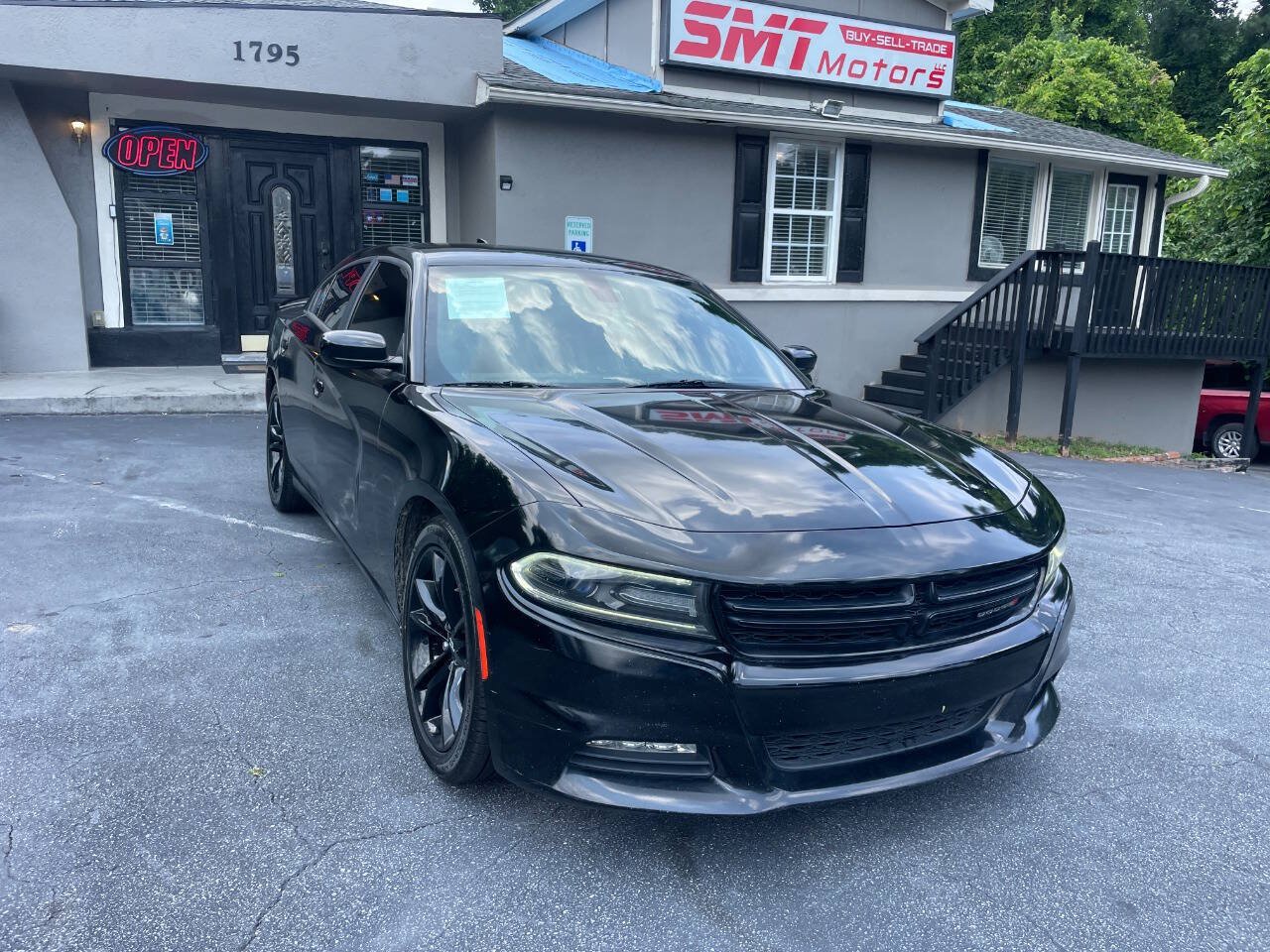 Used 2017 Dodge Charger R/T w/ Navigation & Travel Group RWD image 4