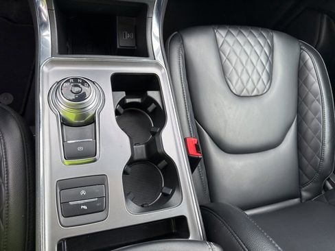 Used 2024 Ford Edge Titanium image 18