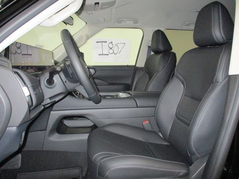 New 2026 Nissan Armada SV image 13