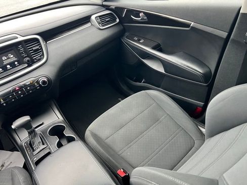 Used 2019 Kia Sorento LX image 13