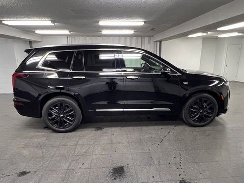 New 2025 Cadillac XT6 Luxury image 6