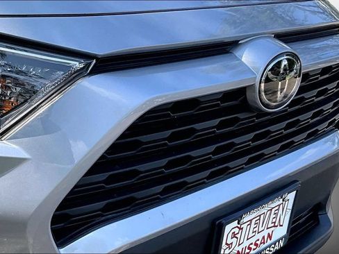 Used 2021 Toyota RAV4 XLE Premium AWD/4WD image 39