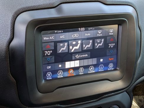 Used 2018 Jeep Renegade Altitude w/ Advanced Technology Group image 25