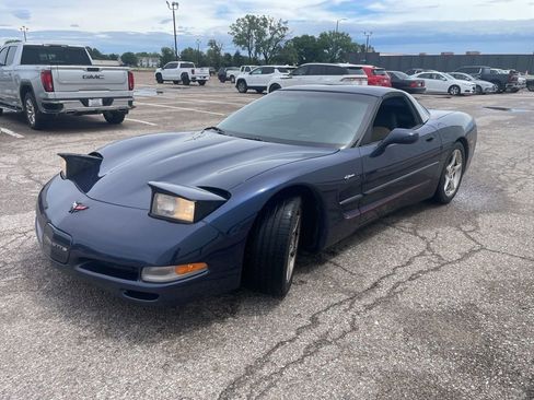 Used 2000 Chevrolet Corvette Coupe w/ Roof Pkg RWD image 2