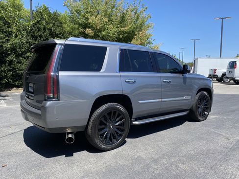Used 2020 Cadillac Escalade Luxury AWD/4WD image 9
