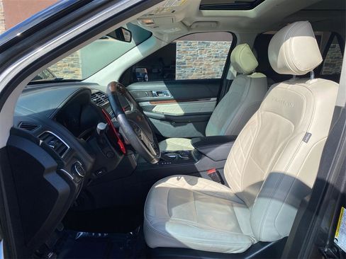 Used 2016 Ford Explorer Platinum AWD/4WD image 9