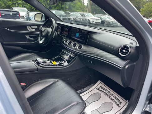 Used 2017 Mercedes-Benz E 300 4MATIC w/ Premium 2 Package image 12
