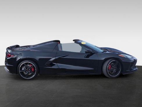 Used 2023 Chevrolet Corvette Stingray Premium Conv w/ Z51 Performance Package image 4