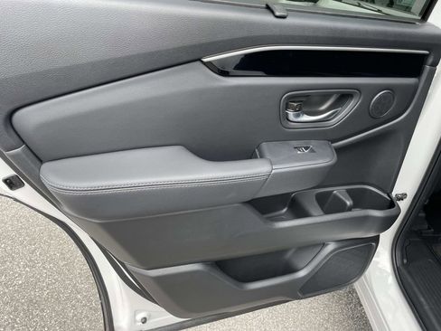 Used 2025 Honda Pilot EX-L image 12