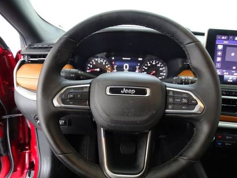 Certified 2025 Jeep Compass Limited AWD/4WD image 6