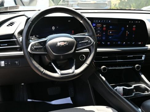 Used 2024 Chevrolet Traverse LT FWD image 30