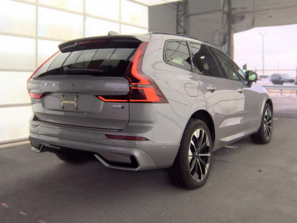 Used 2026 Volvo XC60 B5 Plus AWD/4WD image 4