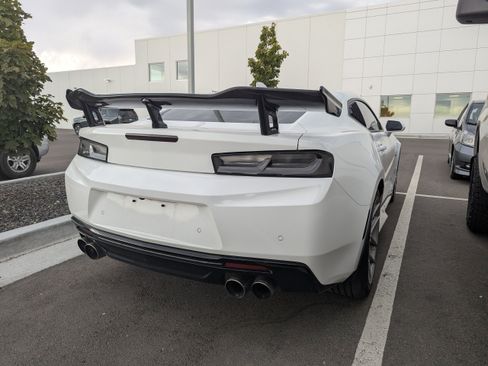 Used 2016 Chevrolet Camaro SS RWD image 4