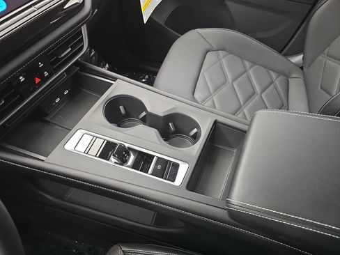 Used 2024 Volkswagen Atlas SE image 25