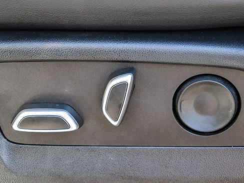 Used 2022 Cadillac Escalade Premium Luxury RWD image 26