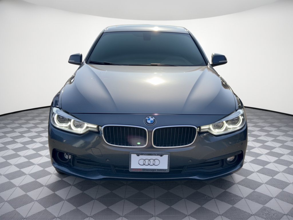 Used 2017 BMW 320i xDrive Sedan AWD/4WD image 6