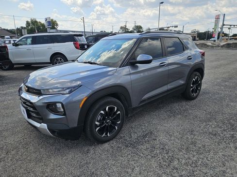 Used 2021 Chevrolet TrailBlazer LT w/ Convenience Package image 2