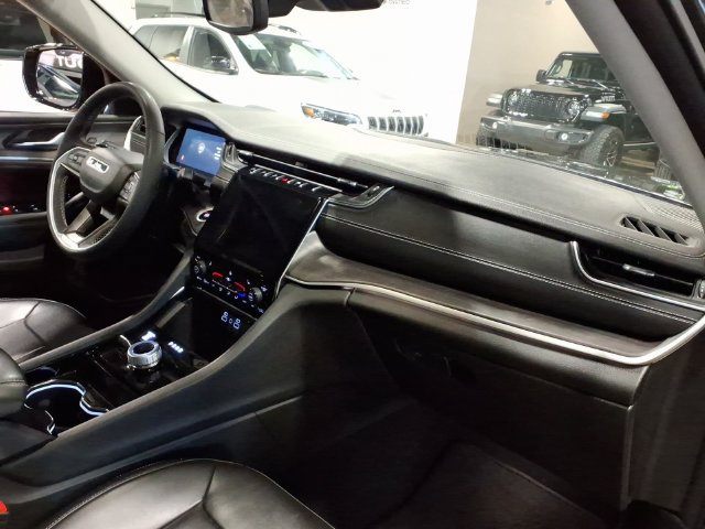 Used 2023 Jeep Grand Cherokee Limited AWD/4WD image 21