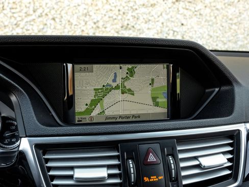 Used 2013 Mercedes-Benz E 550 4MATIC Sedan image 25