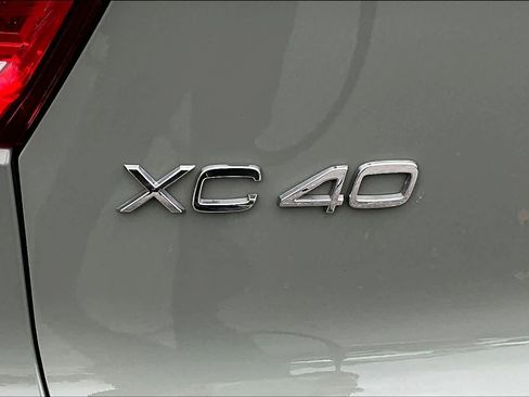 Certified 2023 Volvo XC40 B5 Ultimate w/ Protection Package Premier image 30