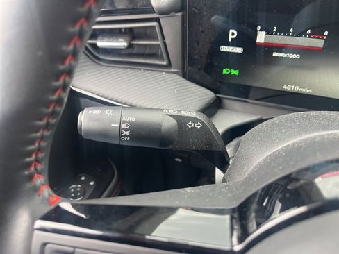 Used 2025 Nissan Kicks SR w/ SR Premium Package image 17