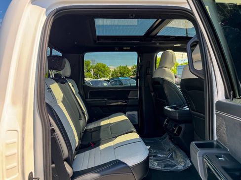 Used 2022 Ford F150 Lightning Platinum AWD/4WD image 17