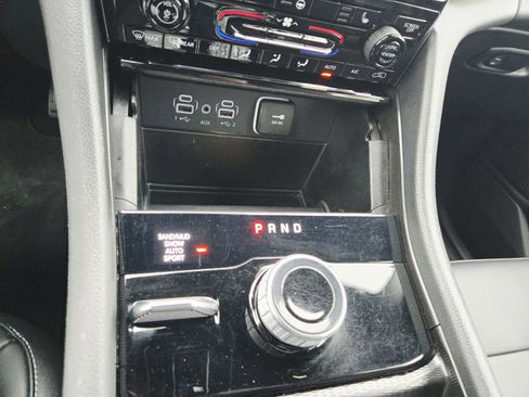 Used 2024 Jeep Grand Cherokee Limited w/ Black Appearance Package image 33