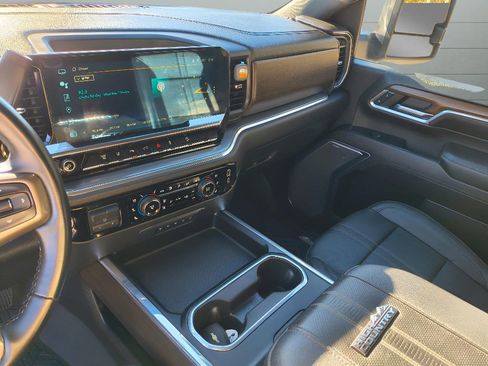 Used 2024 Chevrolet Silverado 2500 High Country w/ High Country Premium Package AWD/4WD image 26