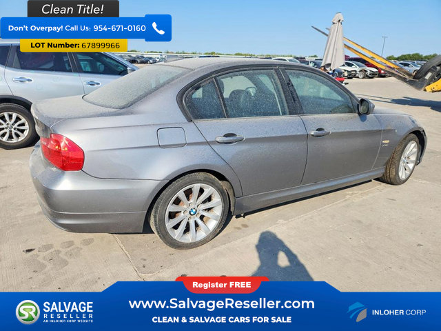 Used 2011 BMW 328i xDrive Sedan AWD/4WD image 4