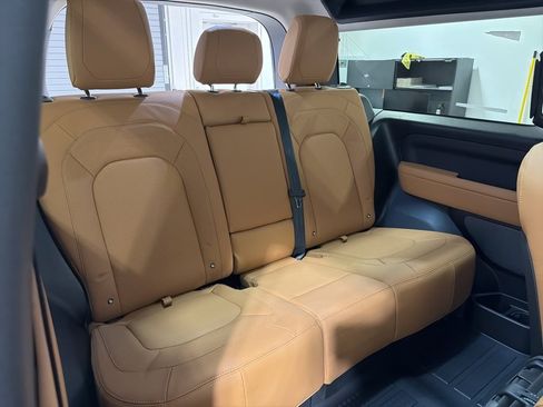 Used 2024 Land Rover Defender 90 S image 24