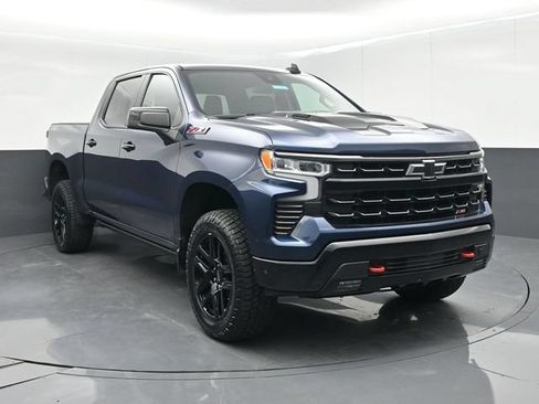 Used 2022 Chevrolet Silverado 1500 LT Trail Boss w/ Convenience Package II AWD/4WD image 2