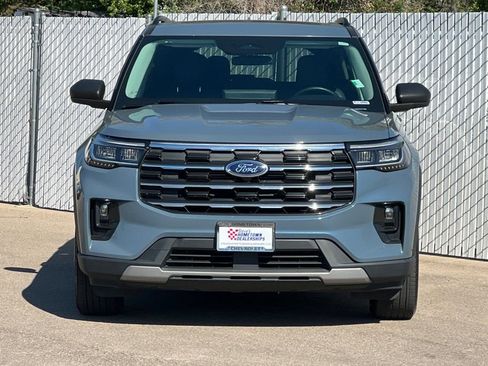 Used 2025 Ford Explorer Active AWD/4WD image 6