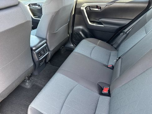 Used 2025 Toyota RAV4 XLE FWD image 16