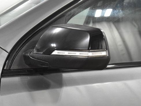 Used 2022 GMC Acadia SLE w/ Driver Convenience Package image 34