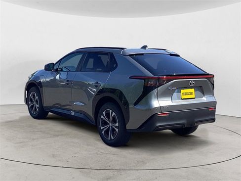 Used 2025 Toyota bZ4X FWD image 3