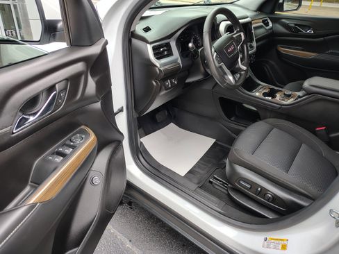 Used 2023 GMC Acadia SLE w/ Driver Convenience Package image 16