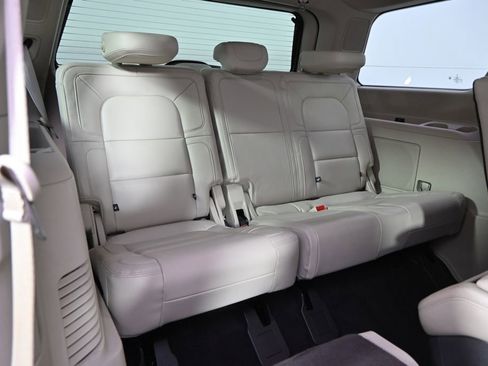 Used 2021 Lincoln Navigator Reserve AWD/4WD image 19