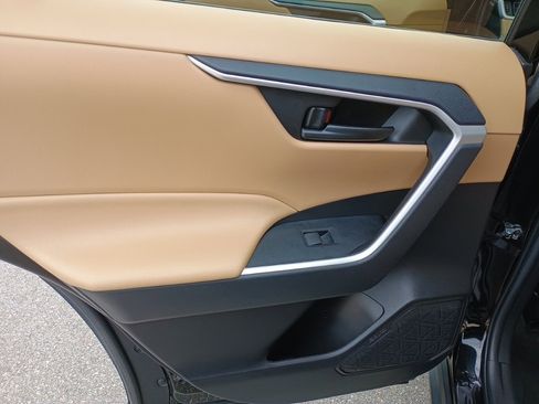 Used 2022 Toyota RAV4 LE image 14