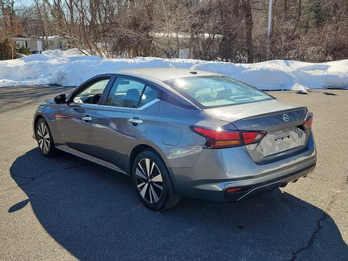 Used 2021 Nissan Altima 2.5 SV image 4
