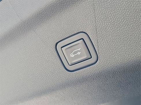 Used 2023 Chevrolet Tahoe Premier image 11