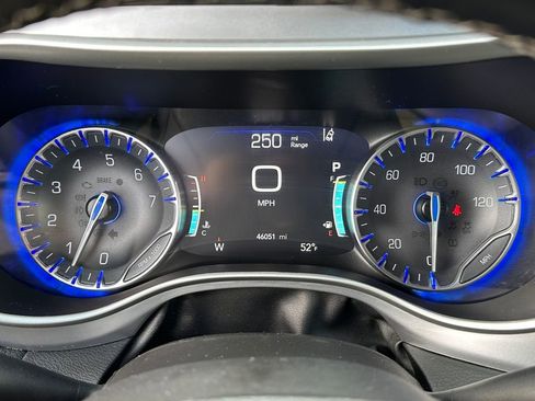 Used 2021 Chrysler Pacifica Touring-L w/ S Appearance Package image 35