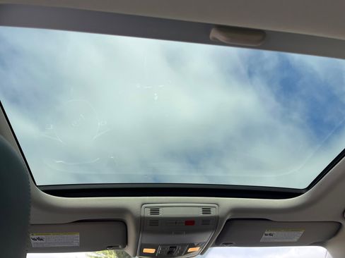 Used 2019 Volkswagen Jetta SEL Premium image 17