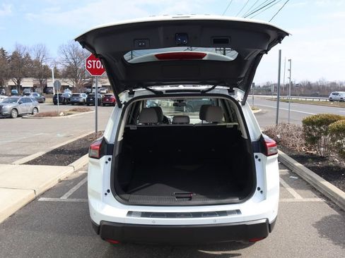 Certified 2025 Nissan Rogue SV AWD/4WD image 30