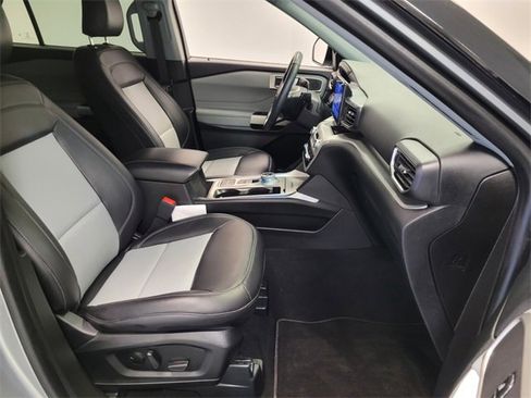 Used 2023 Ford Explorer XLT w/ Equipment Group 202A image 17