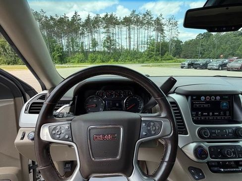 Used 2019 GMC Yukon XL SLT w/ HD Trailering Package AWD/4WD image 11