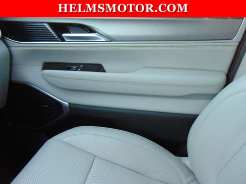 Certified 2025 Jeep Wagoneer 4WD image 33