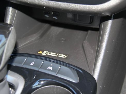 Used 2024 Buick Envista Sport Touring w/ Convenience I Package FWD image 17
