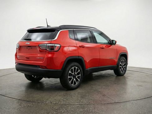 Used 2025 Jeep Compass Trailhawk AWD/4WD image 9